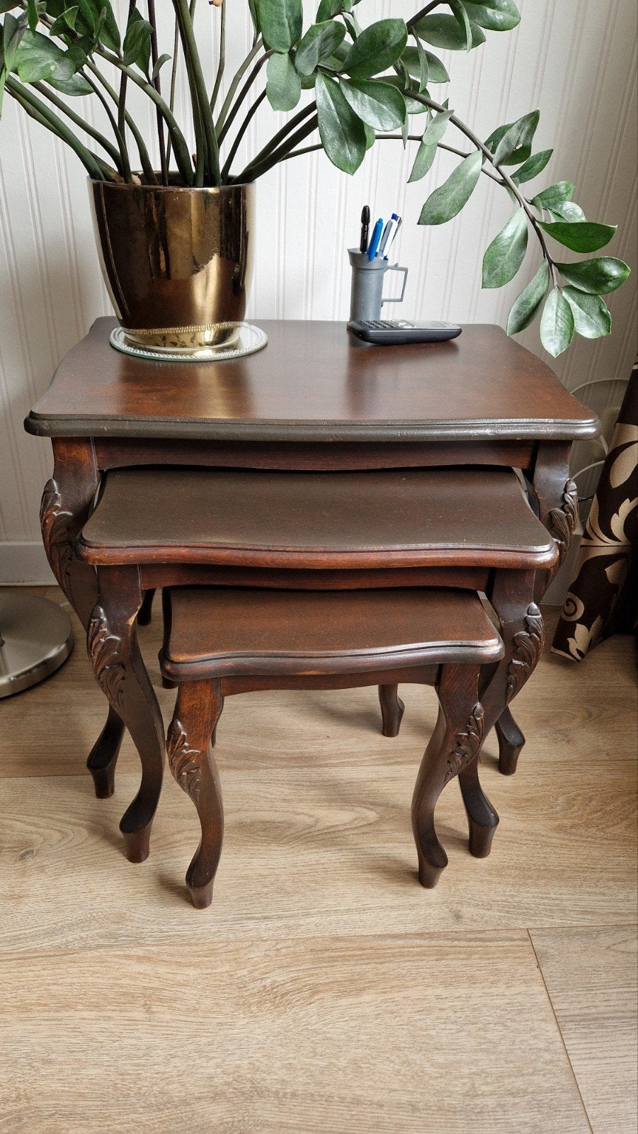 Antieke Nesttafels Set van 3 - Hout met Sierlijke Poten, Antiek en Kunst, Ophalen