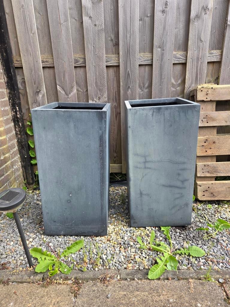 Set van 4 grijze plantenbakken: 2 hoog, 2 klein, Tuin en Terras, Bloembakken en Plantenbakken, Ophalen, Overige materialen, Gebruikt