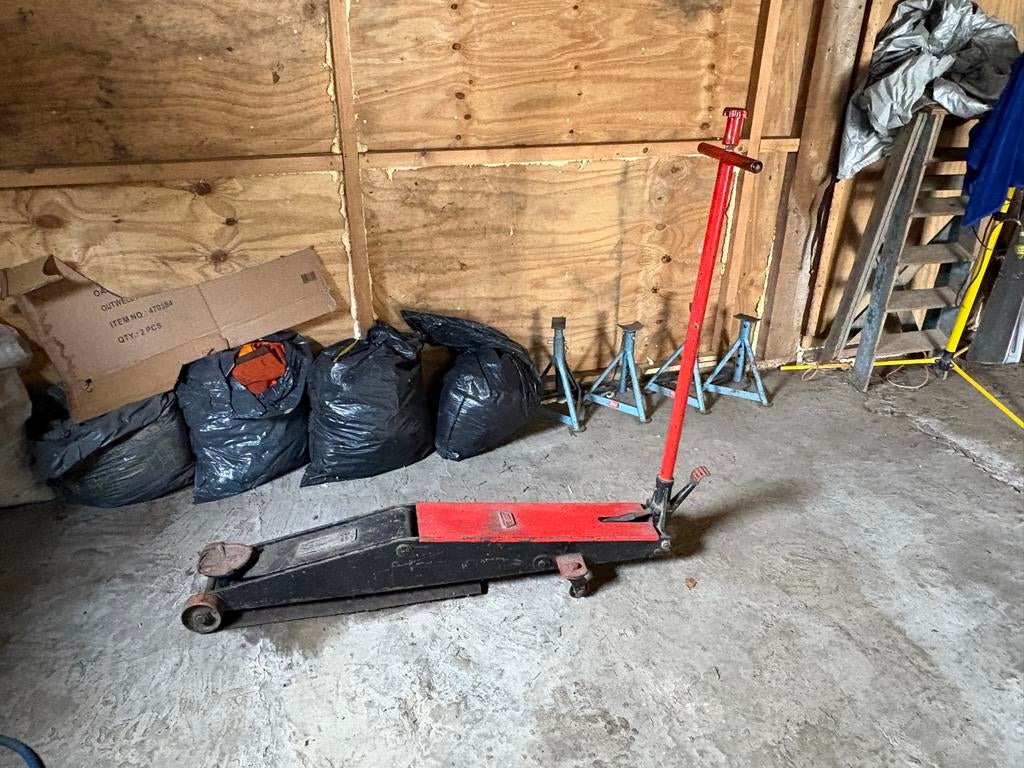 Grote Garagekrik, lekt olie, Ophalen, Gebruikt