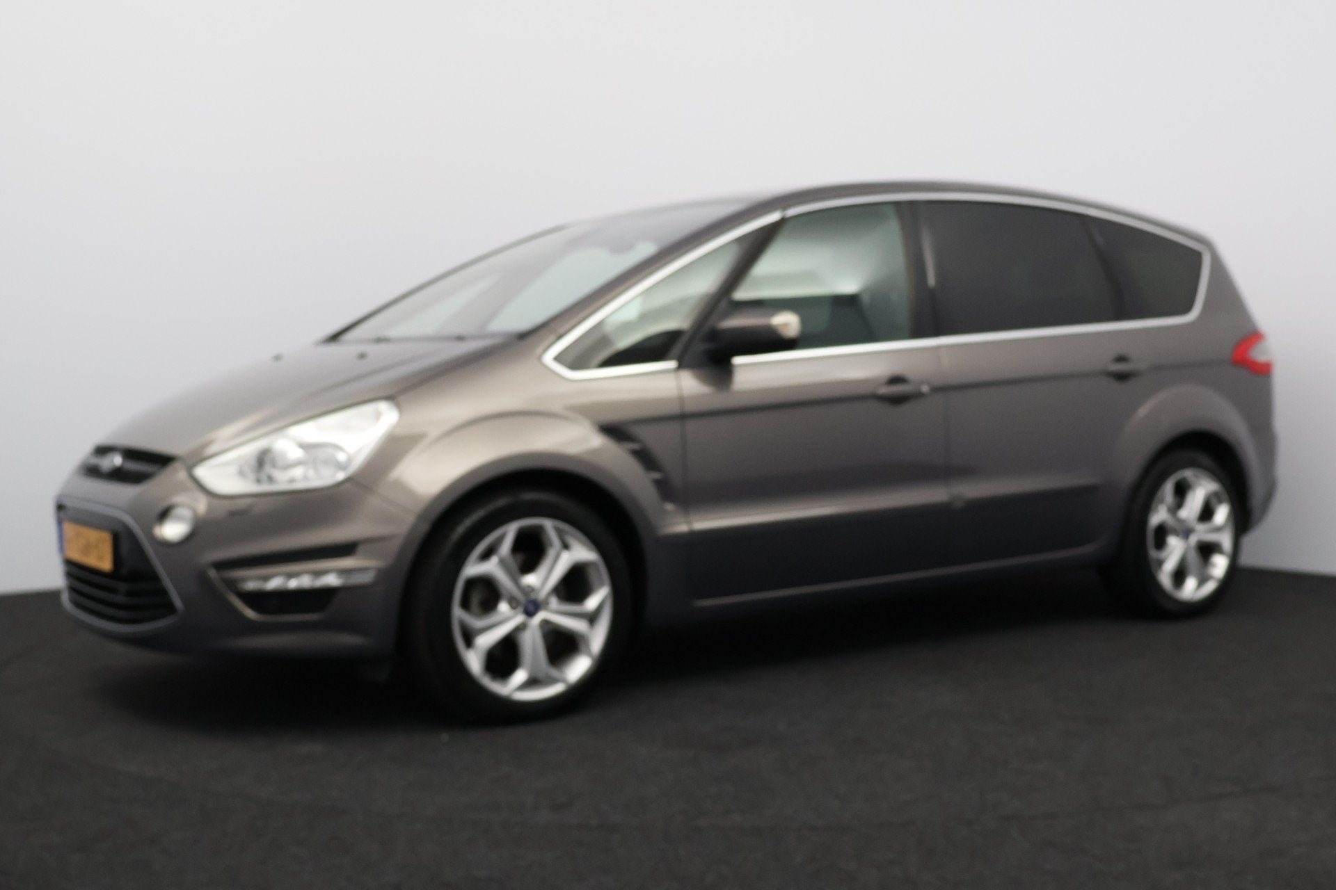 Ford S-Max 1.6 EcoBoost Platinum/ 161pk!/ D-Riem verv: 174.0, Gebruikt, Zwart, 4 cilinders, Bruin