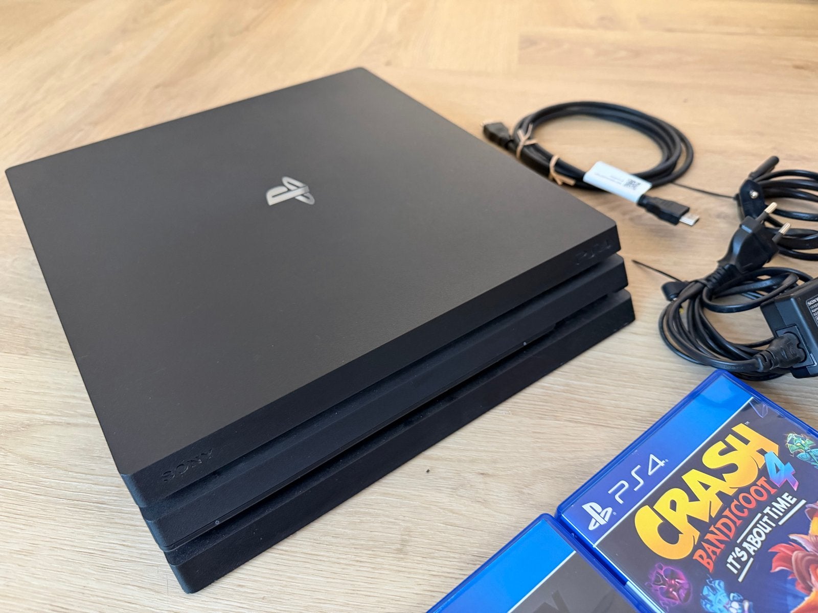 Playstation 4 Pro Slim met 4 games, 2 controllers en docking, Ophalen of Verzenden, Gebruikt, Zwart, Met games