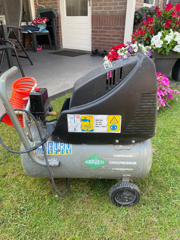 Goed werkende compressor., Ophalen, Gebruikt, 6 tot 10 bar, 200 tot 400 liter/min