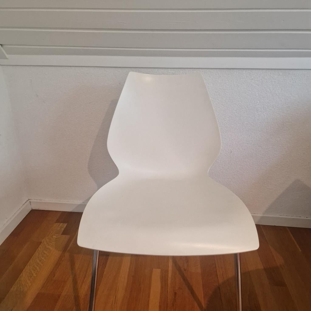 Witte stoelen met chromen onderstel, Huis en Inrichting, Stoelen, Gebruikt, Vier, Kunststof, Metaal, Wit, Ophalen of Verzenden