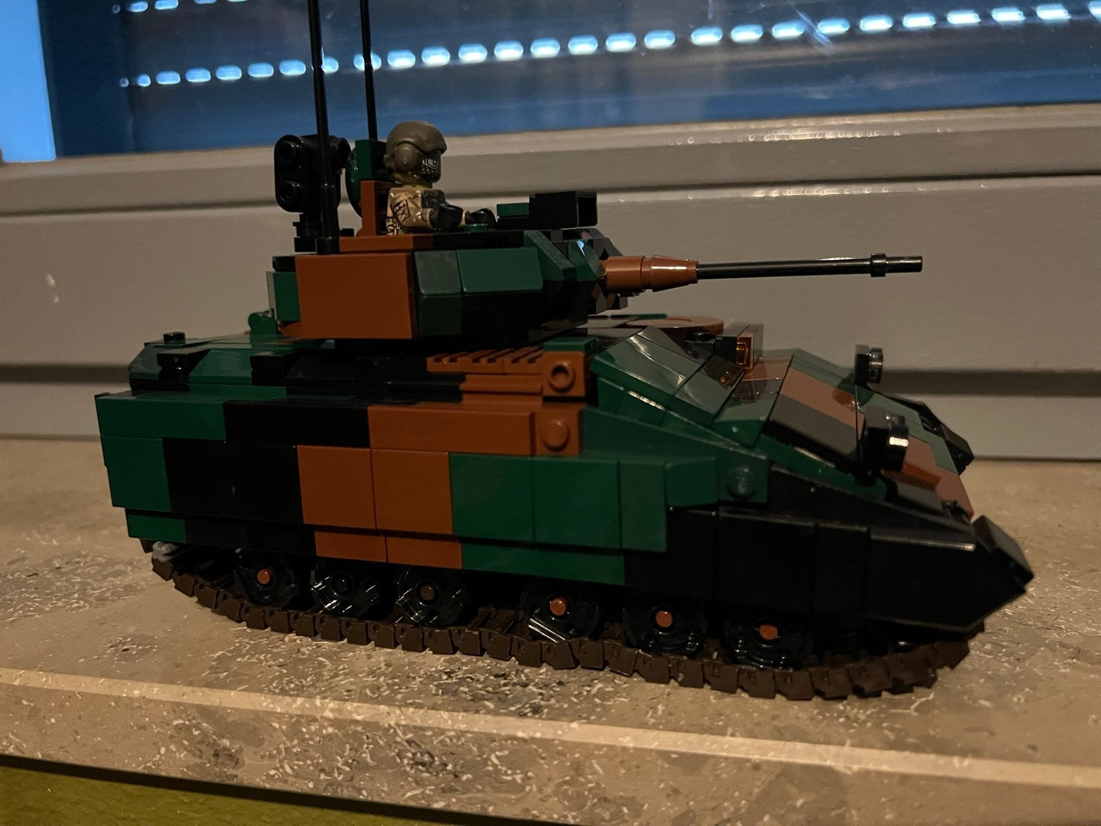 Brickmania M3A3 Bradley Woodland Camo - Rebrickable MOC, Ophalen of Verzenden, Zo goed als nieuw, Overige merken