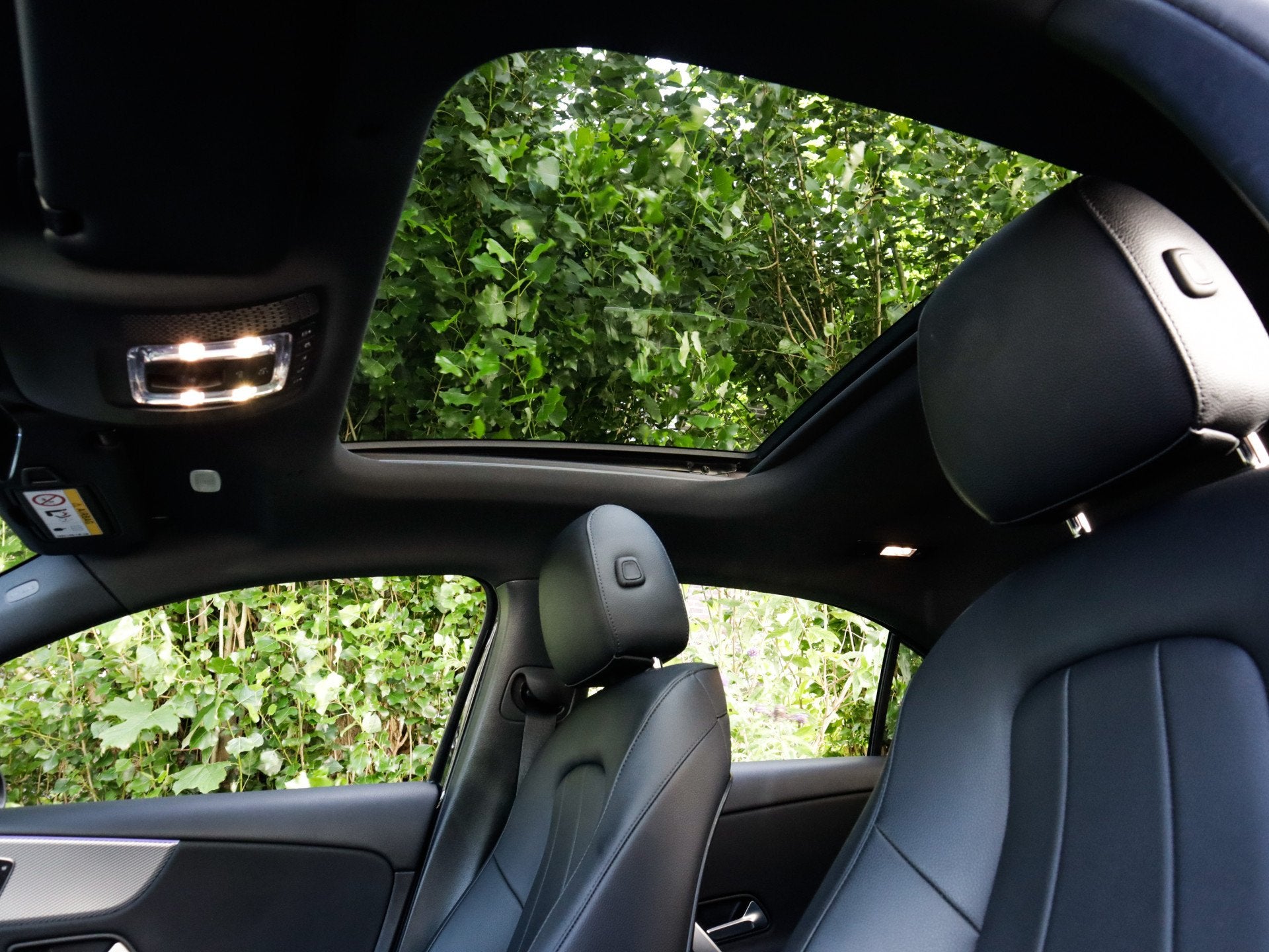 Mercedes-Benz A-Klasse 250 e Business Solution Luxury Limite, Auto's, Gebruikt, 4 cilinders, 15 kWh, Zwart