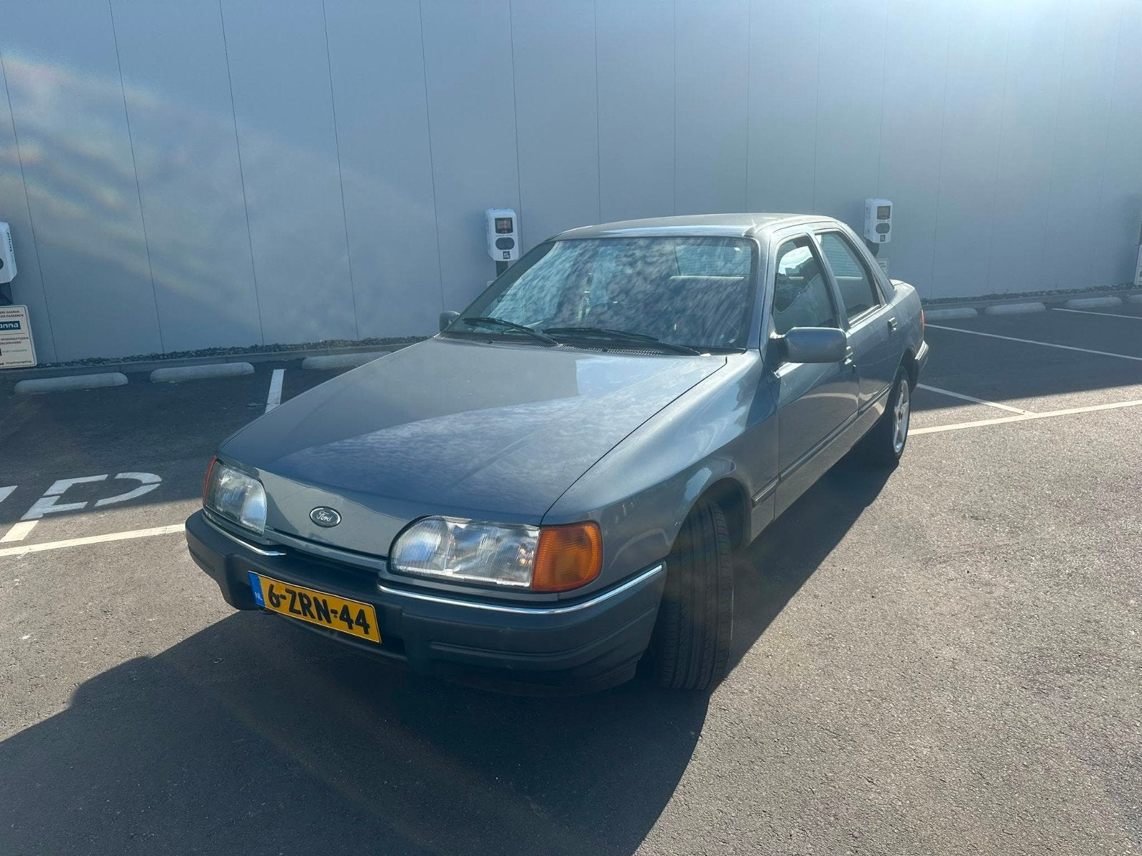 Ford Sierra 1.6 CL SDN 1987 Grijs, Auto's, Ford, 1025 kg, 74 pk, 4 cilinders, Handgeschakeld
