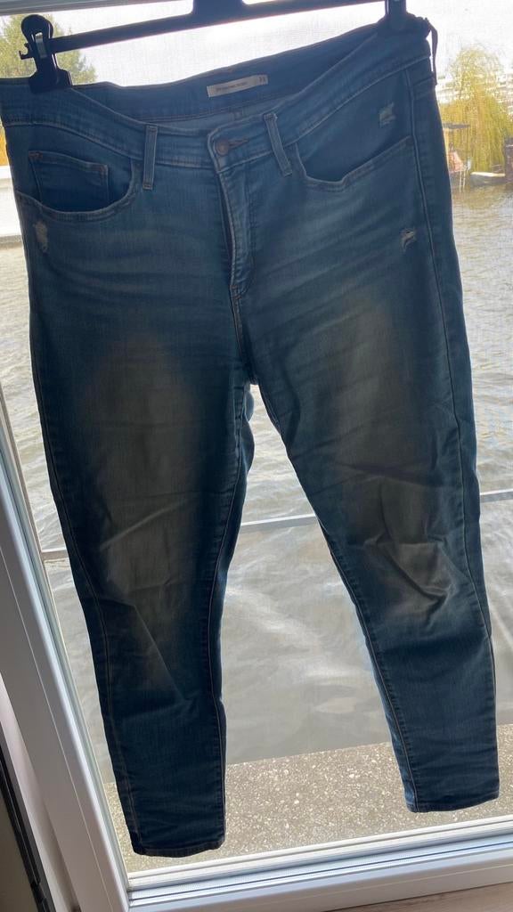 Levi’s 311 shaping skinny maat 31, Ophalen of Verzenden, Zo goed als nieuw, Blauw, W30 - W32 (confectie 38/40)