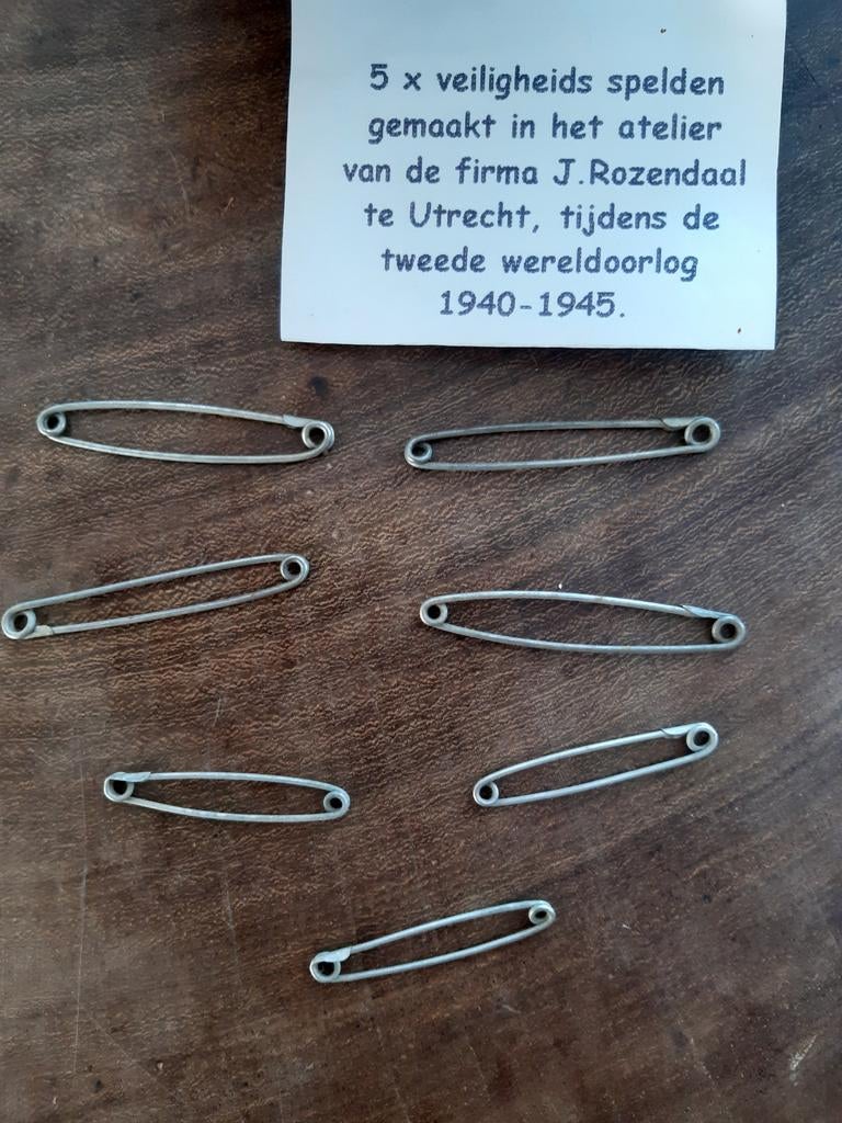 Veiligheids speldjes 2 e Wereld Oorlog. Utrecht. Rozendaal, Ophalen of Verzenden, Nederland
