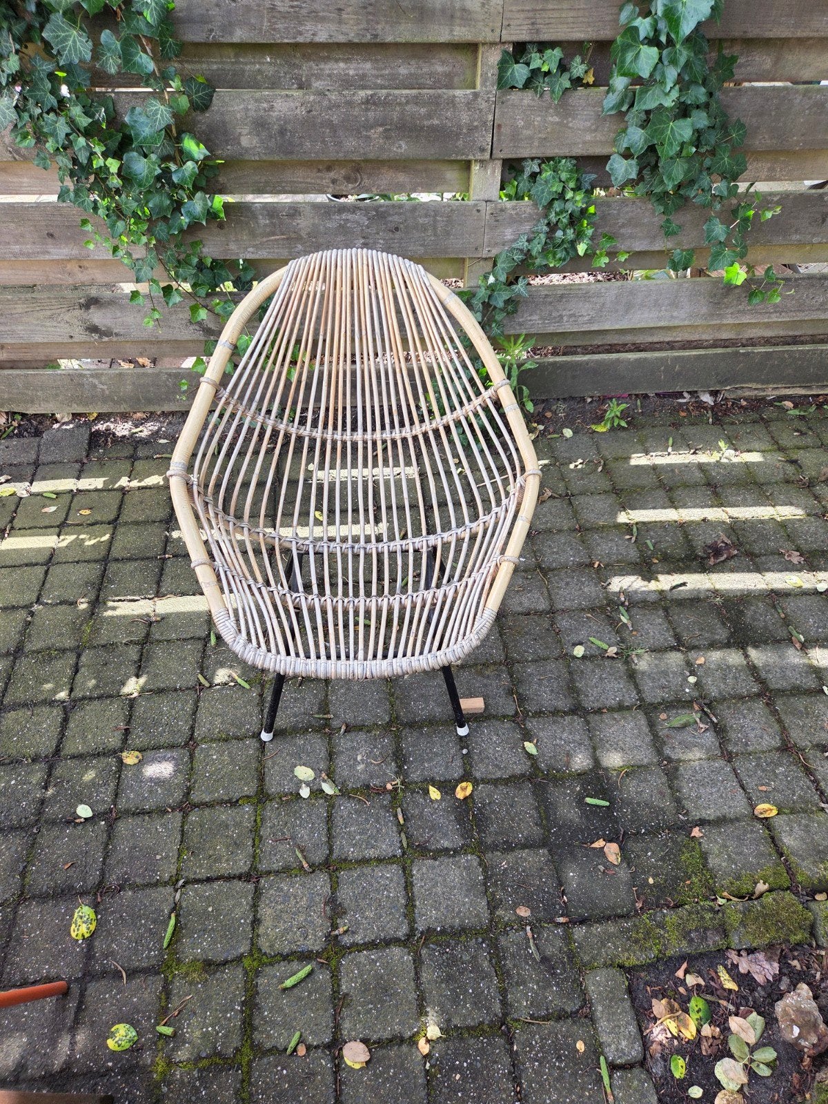 Rotan stoel met metalen onderstel, Ophalen, Gebruikt, Overige kleuren, Bohemian, Natuurlijk