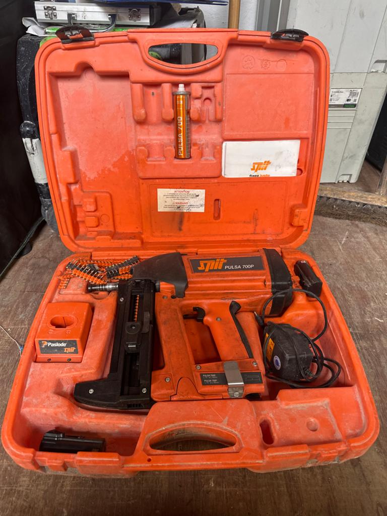 Spit Pulsa 700P Gas Tackernailer Set - Gebruikt, Ophalen of Verzenden, Gebruikt