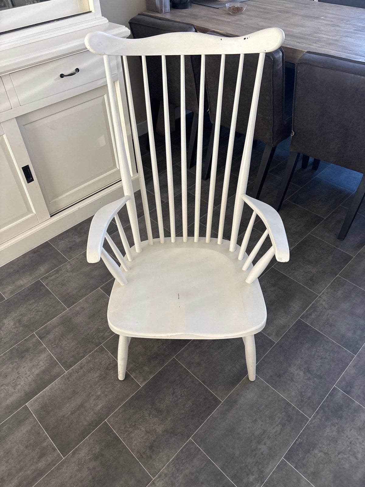 Witte houten spijlen stoel met armleuningen vintage, Huis en Inrichting, Ophalen, Gebruikt, Wit, Eén