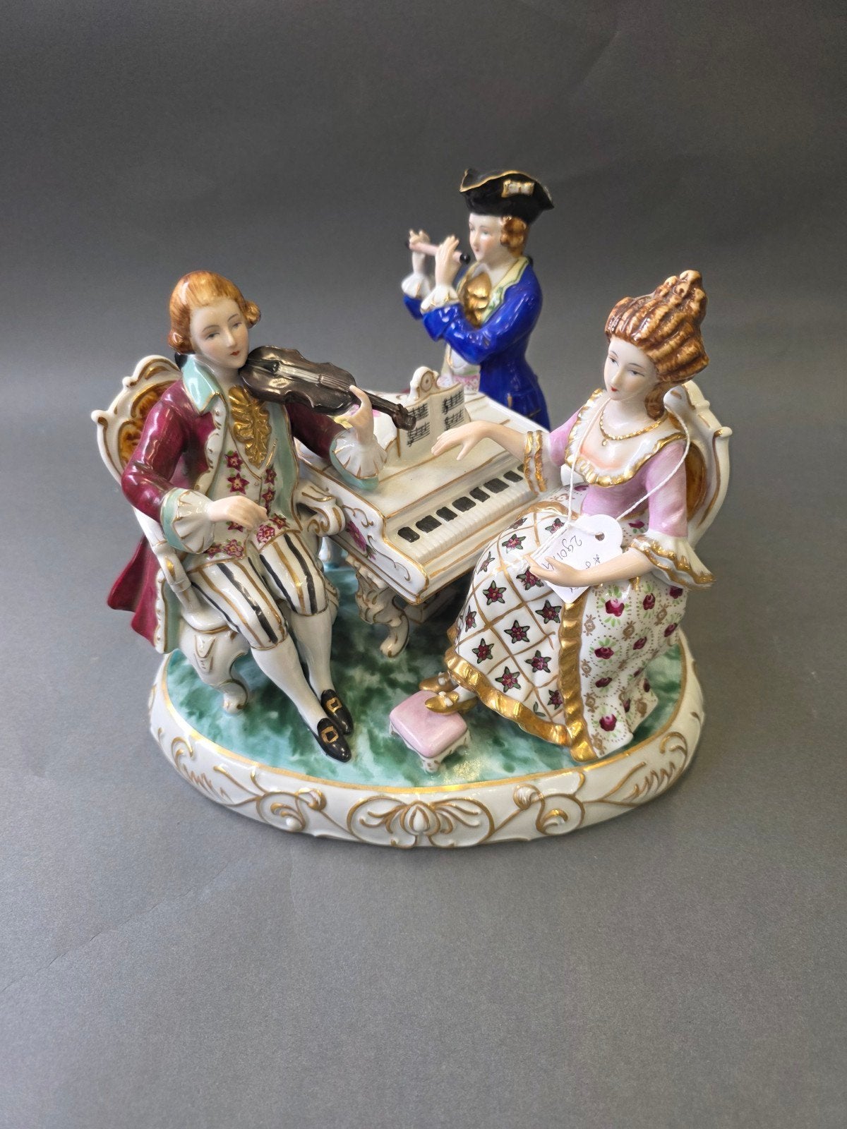Prachtig porseleinen beeldje van muzikanten, Antiek en Kunst, Ophalen of Verzenden