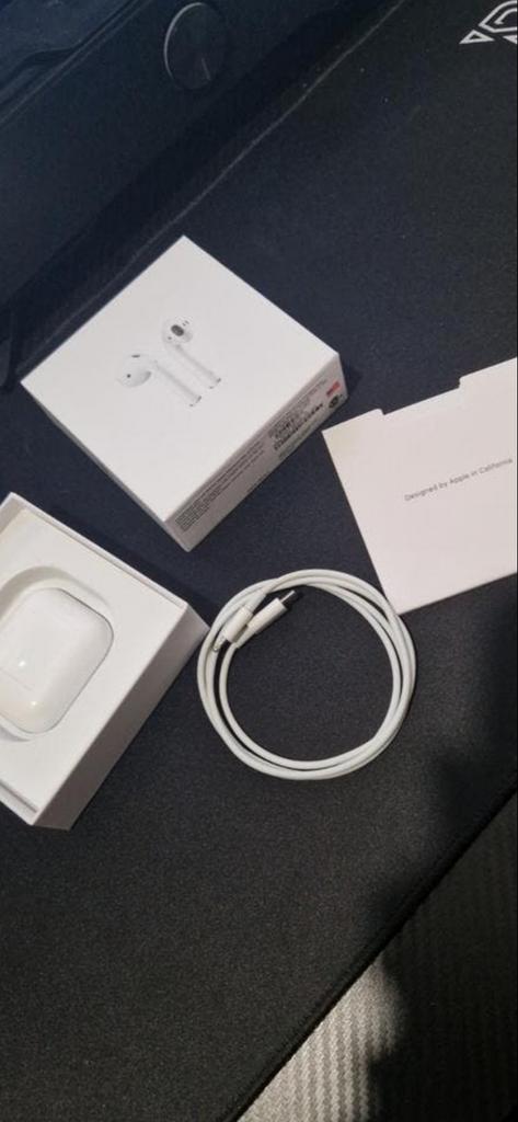 Apple Airpods 2 (A2031) compleet met oplaadcase, Ophalen of Verzenden, Gebruikt, Draadloos