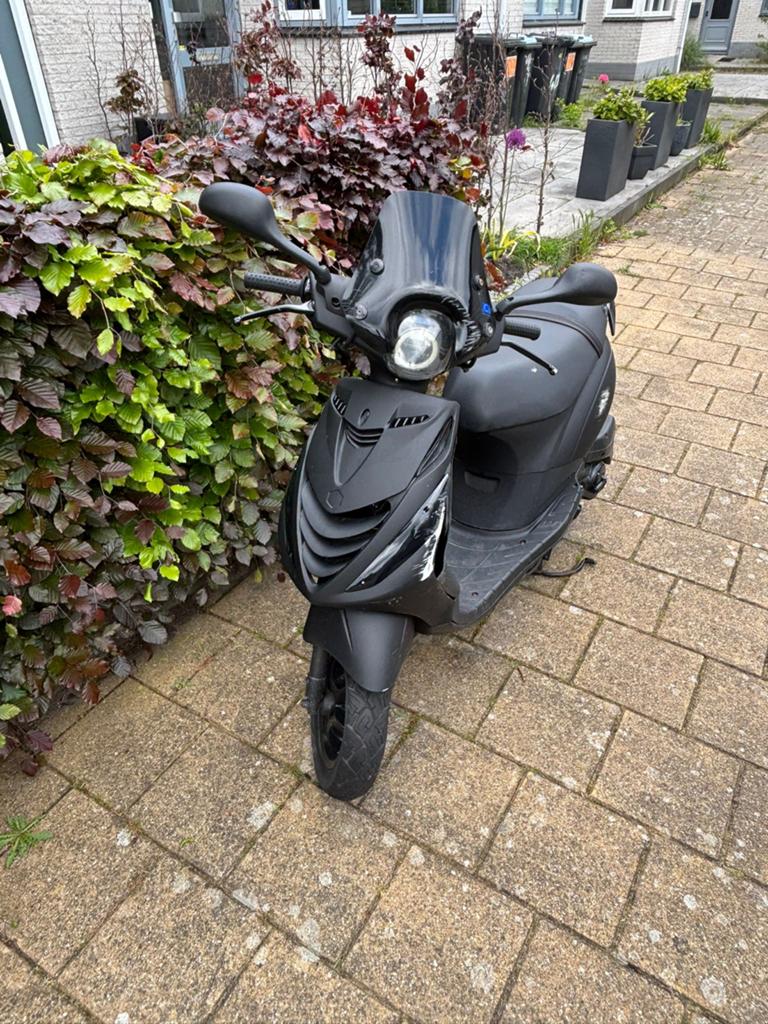 Piaggio Zip Bromscooter 2011, Fietsen en Brommers, Scooters | Piaggio, Zo goed als nieuw, Zip, Benzine, Ophalen