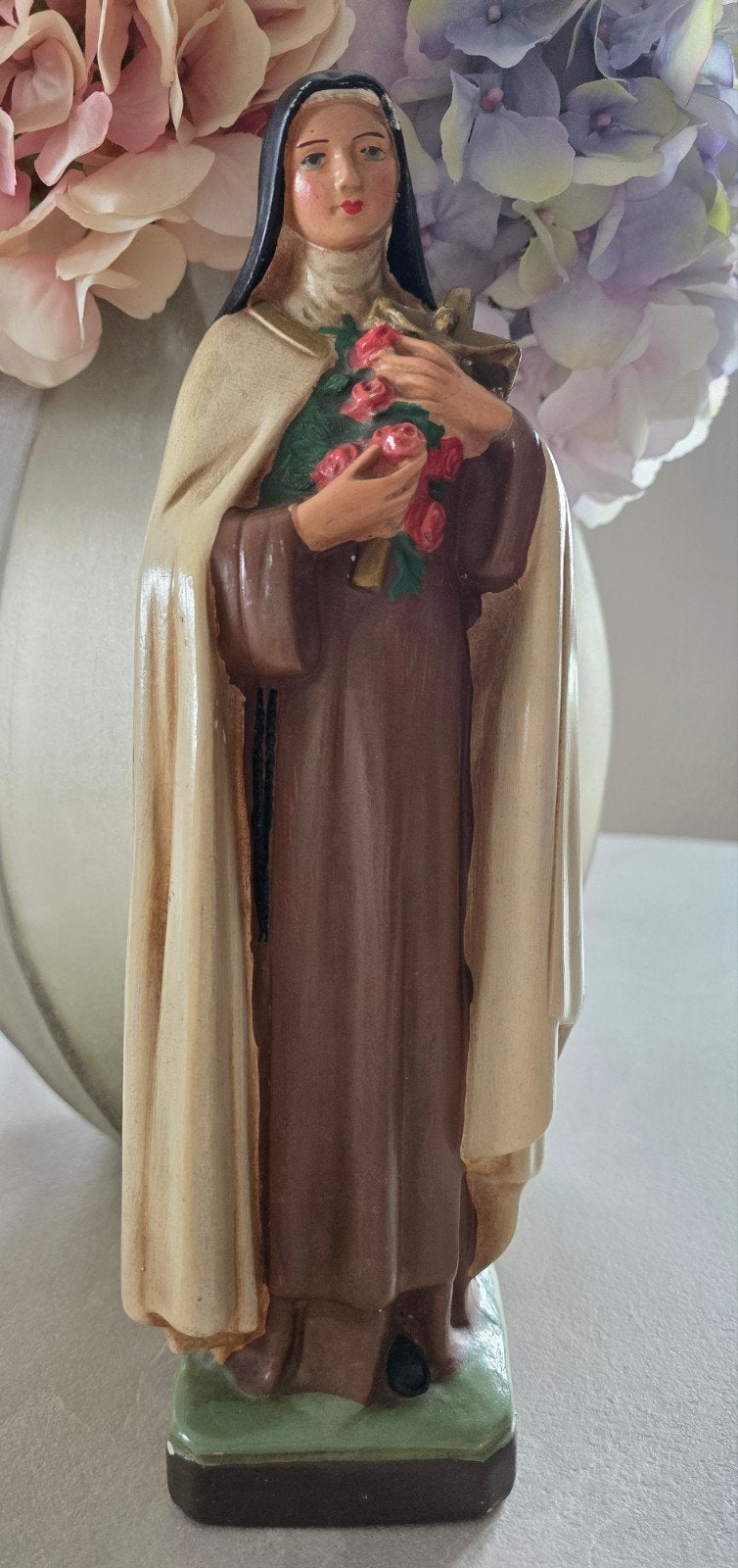 Vintage beeldje Heilige Theresia van Lisieux met rozen, Antiek en Kunst, Ophalen of Verzenden