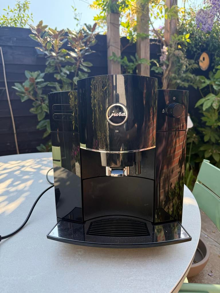 Jura D4 volautomaat - Zwarte koffie, Witgoed en Apparatuur, Koffiezetapparaten, Ophalen, Gebruikt, Koffiemachine, Koffiebonen