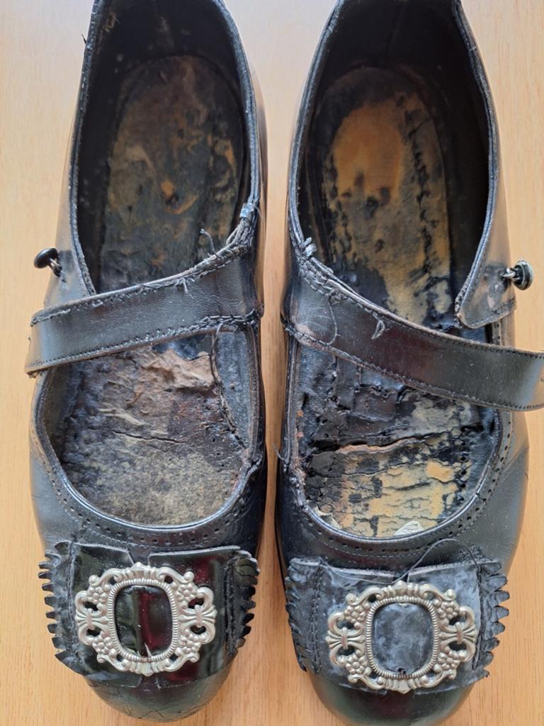 Schoenen met nep strikjes, Antiek en Kunst, Ophalen of Verzenden