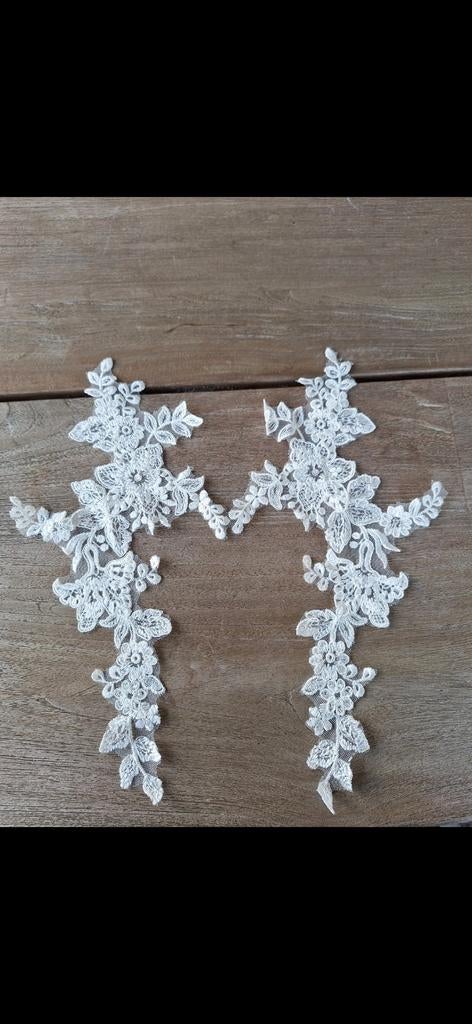 Applicatie voor bruidsjurk of ringenkussen. (2 stuks), Ophalen of Verzenden, Nieuw, Wit, Accessoires
