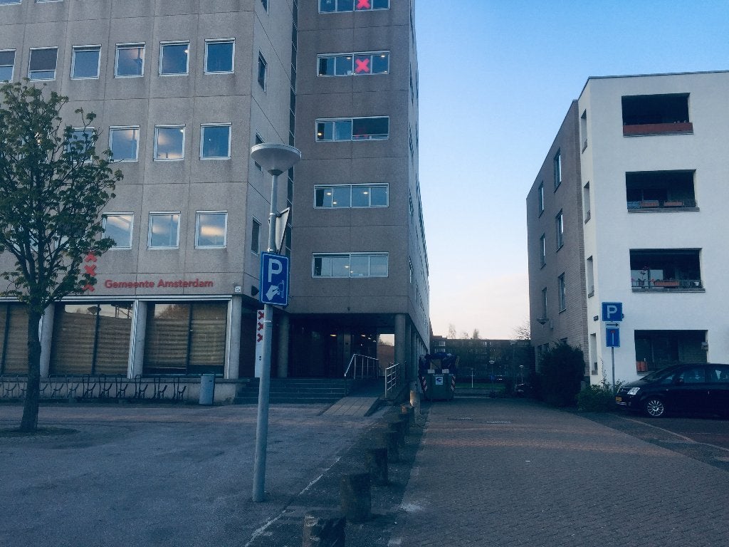 Te huur overdekte garage plaats Oost