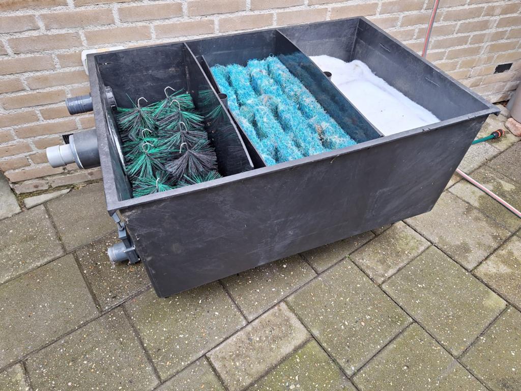 Vijverfilter inclusief materiaal en aansluitingen, Ophalen, Gebruikt, Vijverfilter