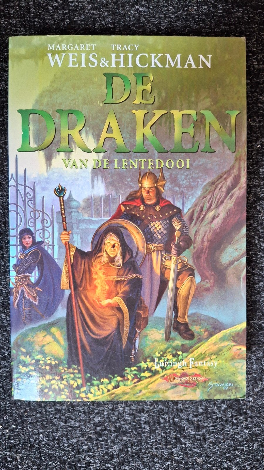 Hickman - Draken van de lentedooi, Boeken, Fantasy, Zo goed als nieuw, Ophalen of Verzenden