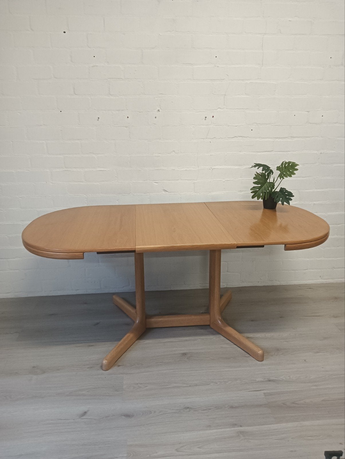 Uitschuifbare vintage eettafel van Lübke, ovaal, Huis en Inrichting, Tafels | Eettafels, Ophalen, Gebruikt, Eikenhout, 50 tot 100 cm