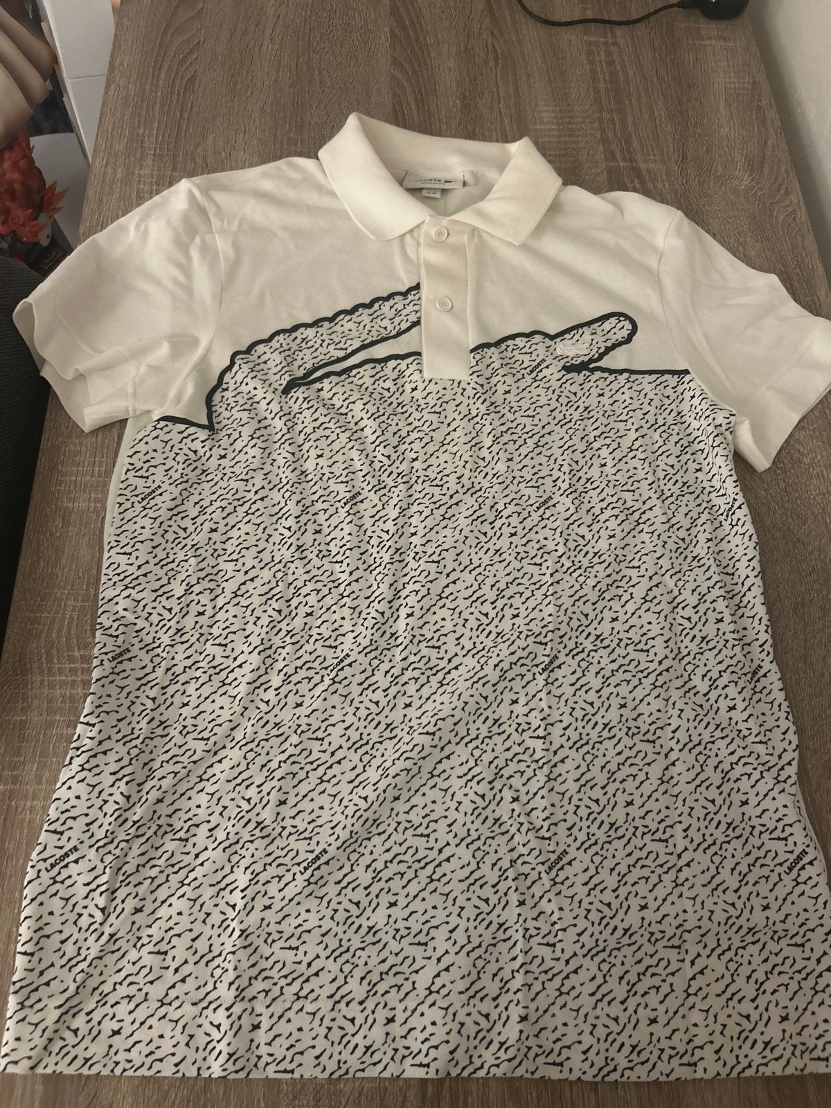 Lacoste polo met opvallende print - Maat XS, Wit, Ophalen of Verzenden, Zo goed als nieuw, Korte mouw