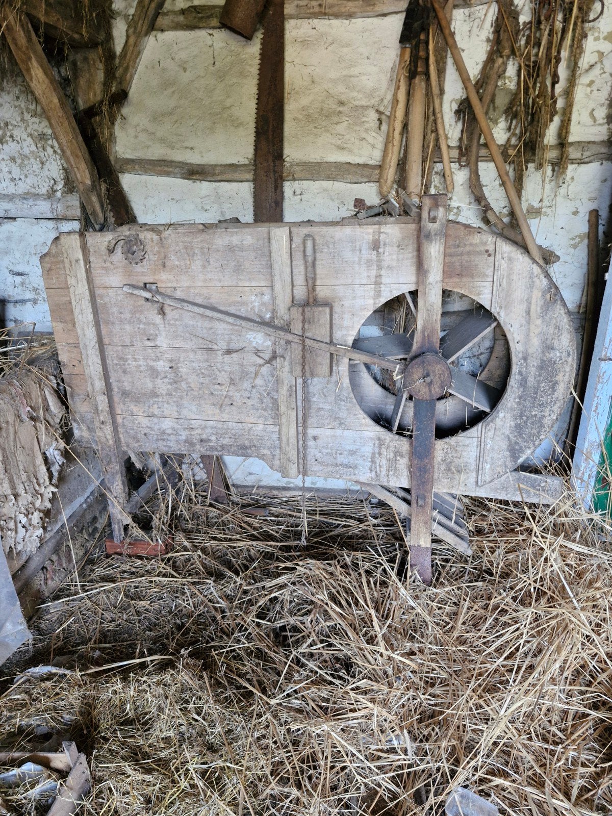 Antieke houten wanmolen, Ophalen