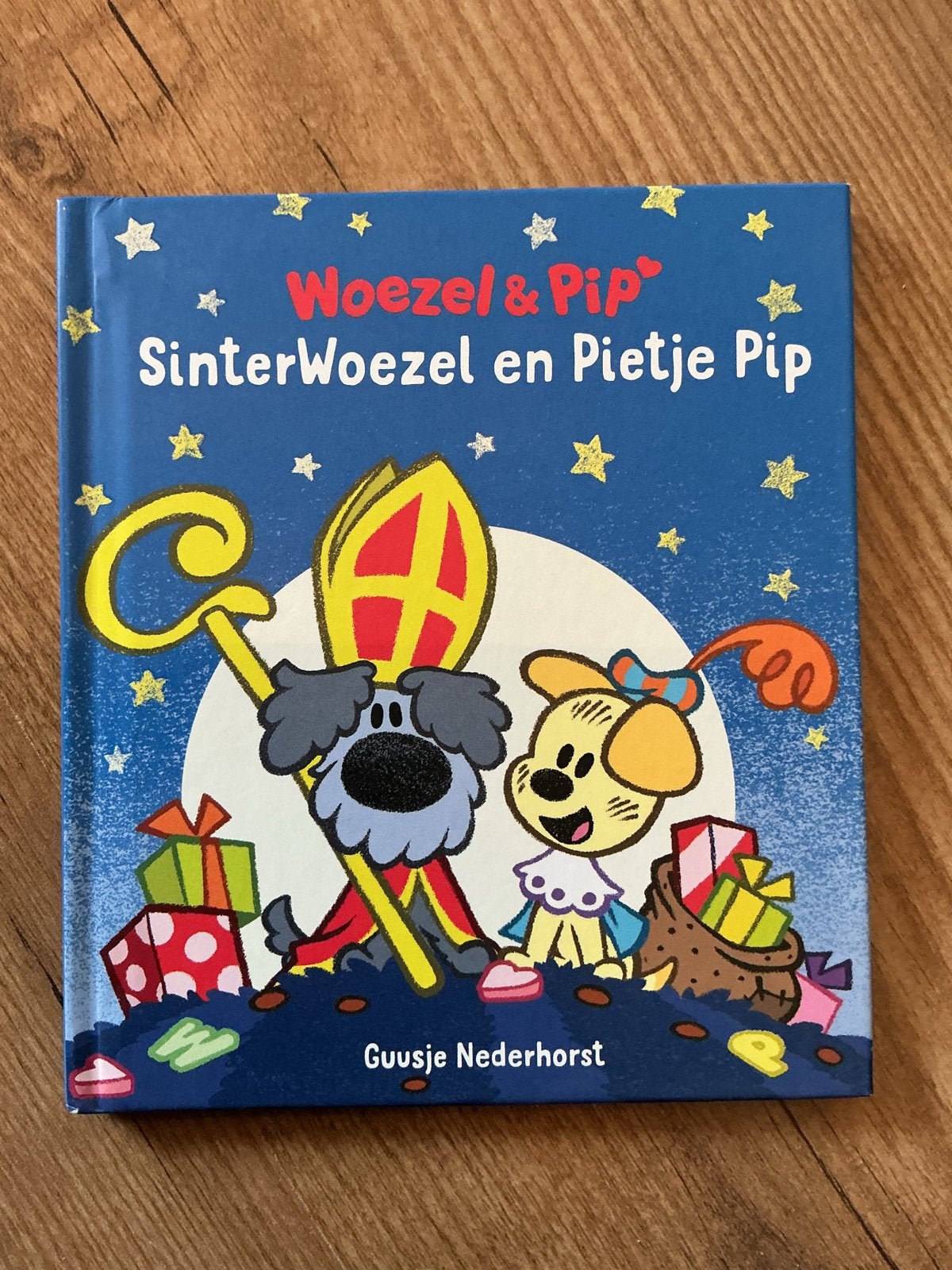Woezel & Pip: SinterWoezel en Pietje Pip - Guusje Nederhorst, Ophalen of Verzenden, Zo goed als nieuw, 2 tot 3 jaar