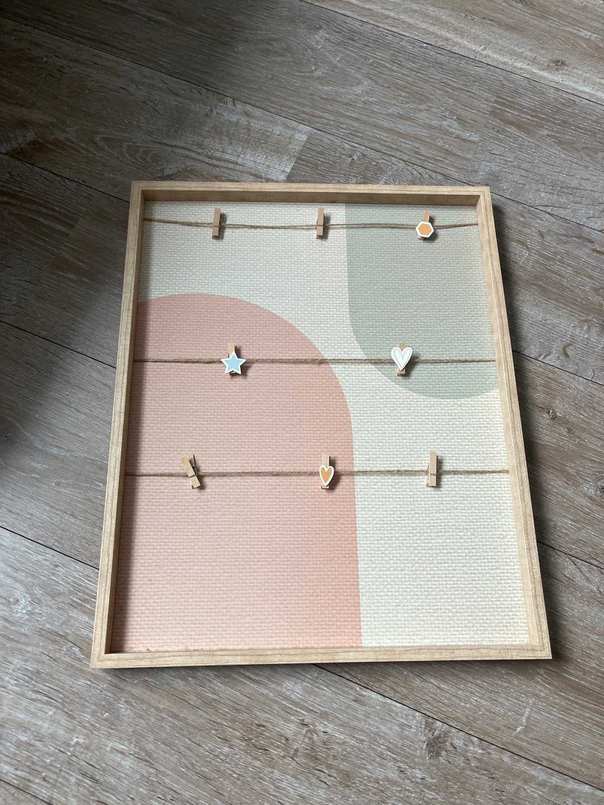 Fotolijst met knijpers voor foto's en kaarten, Ophalen of Verzenden, Zo goed als nieuw, Hout, 50 tot 75 cm