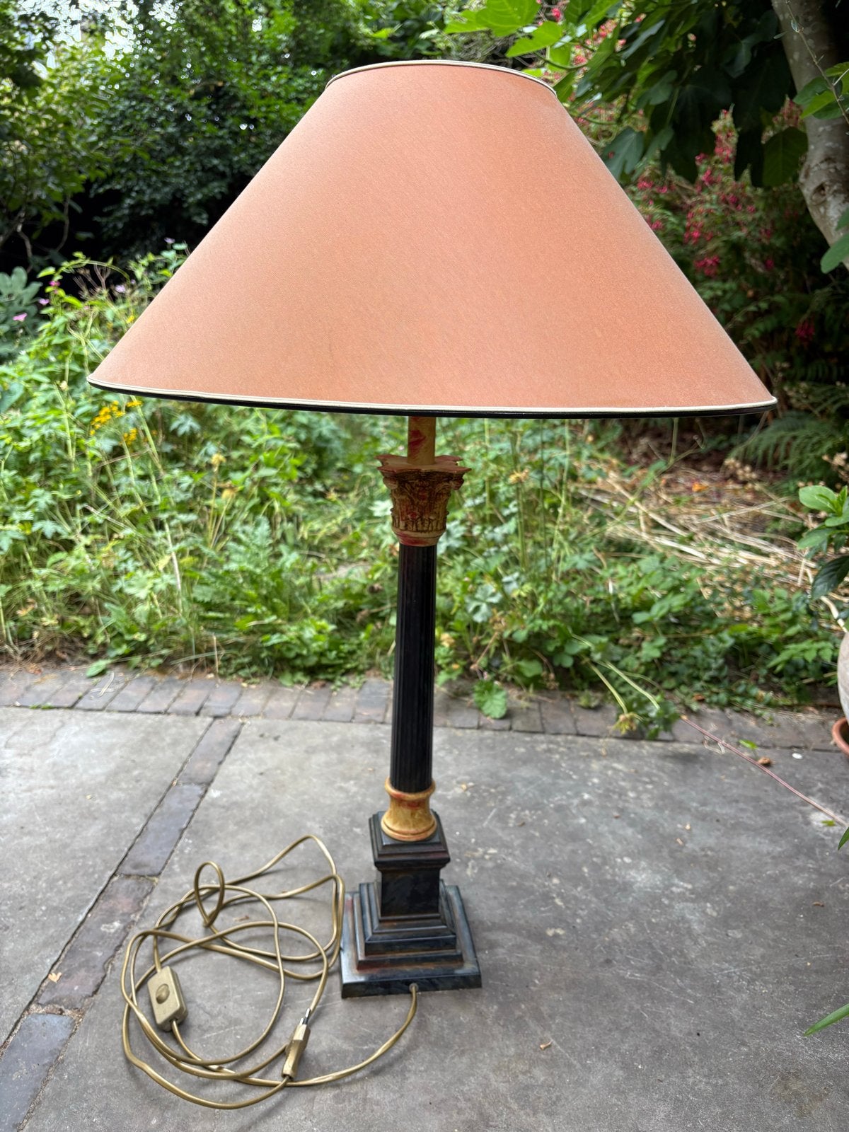Klassieke tafellamp met kap, Huis en Inrichting, Lampen | Tafellampen, Ophalen of Verzenden, Metaal, Met kap, Klassiek
