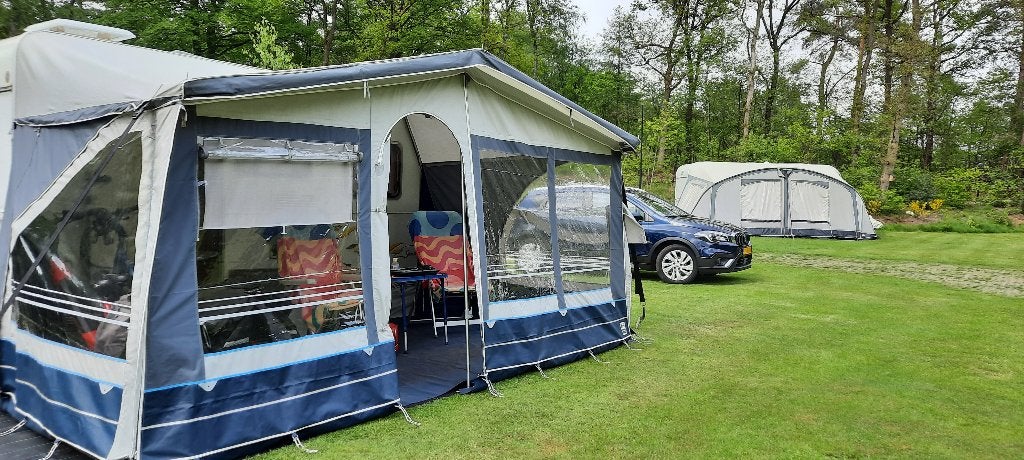 caravan te koop, Caravans en Kamperen, Caravans, Particulier, tot en met 3, 500 - 750 kg, Treinzit, Sterckeman, Dwarsbed, Vast bed