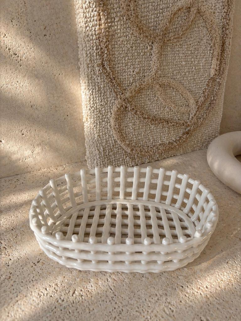 Keramieken mand schaal Ferm minimalistisch Japandi Wabisabi, Huis en Inrichting, Woonaccessoires | Schalen en Manden, Ophalen of Verzenden
