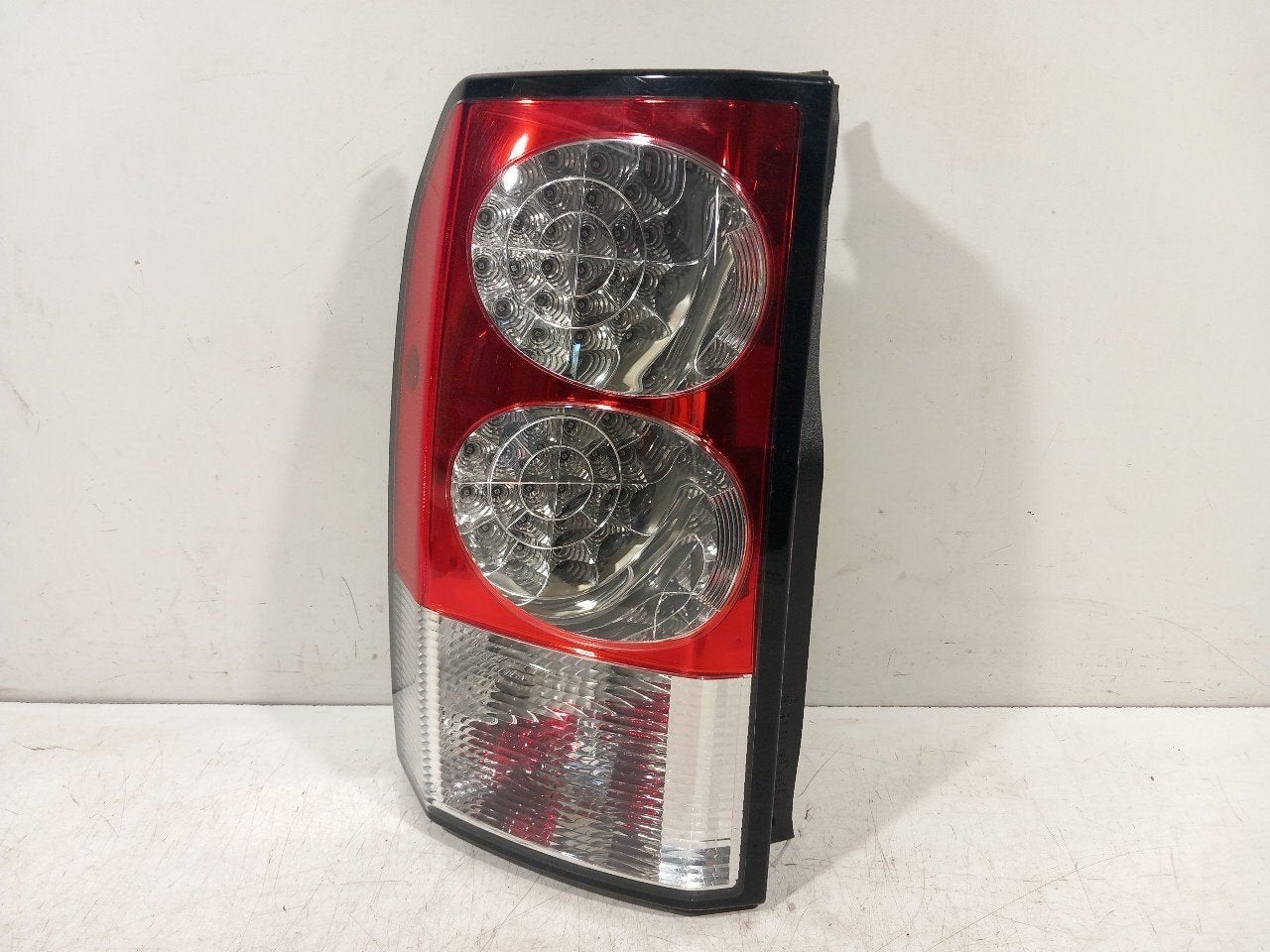 Achterlicht links buiten Land Rover Discovery, Auto-onderdelen, Verlichting, Onderdelen@venauto.nl, Van der Ven Autorecycling B.V.