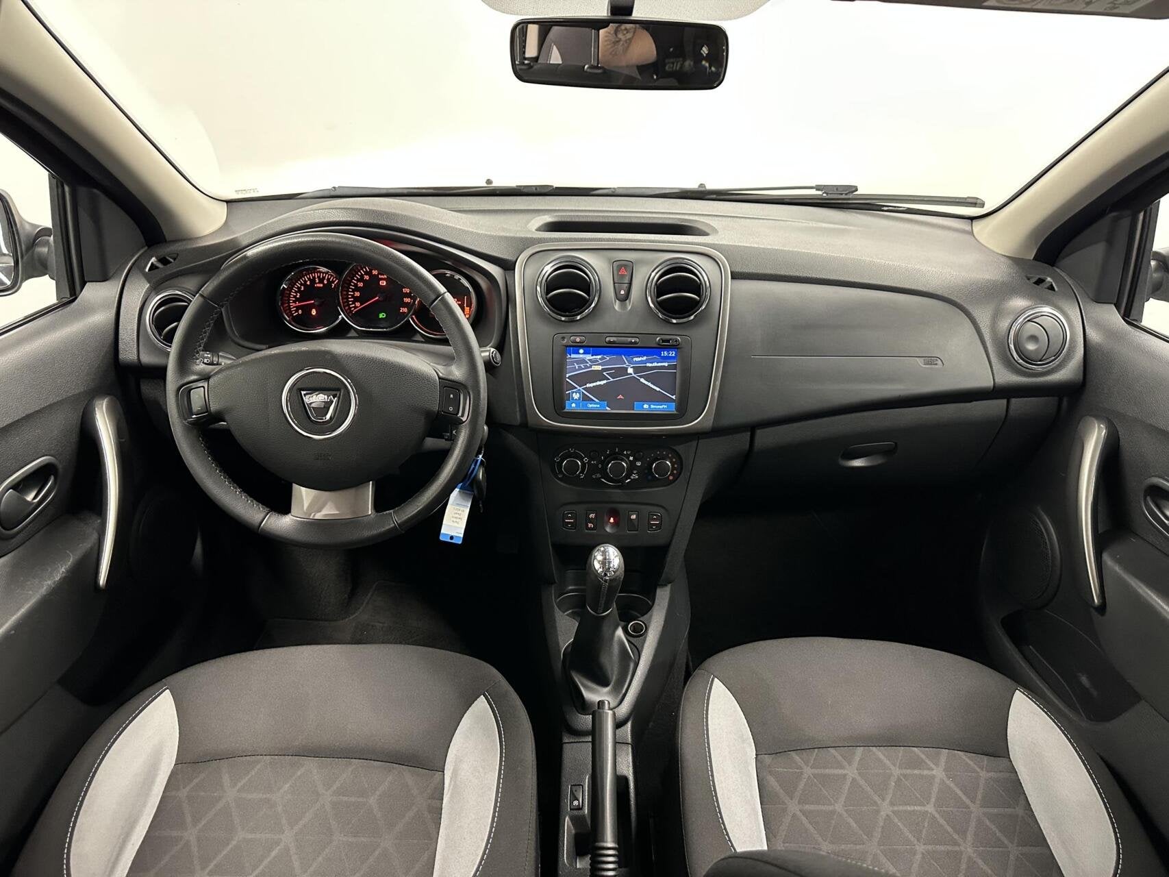 Dacia Sandero 0.9 TCe Stepway Lauréate AURCO TREKHAAK NAVI, Auto's, Voorwielaandrijving, 898 cc, Stof, Met garantie (alle)