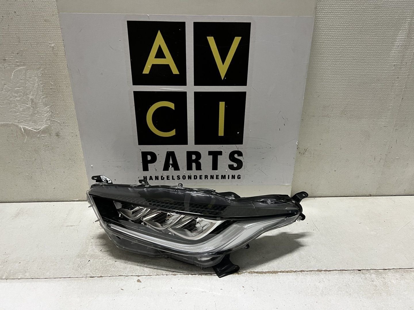 Koplamp Toyota Yaris IV Full led links Origineel, Gebruikt, -, -, Ophalen of Verzenden