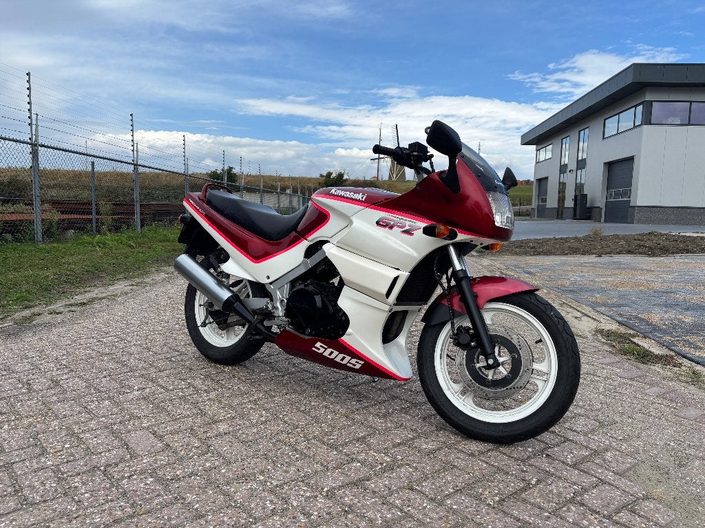 Kawasaki GPZ 500 S, Bedrijf
