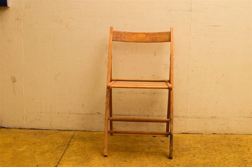 Houten opklapbare stoel 49122, Huis en Inrichting, Gebruikt, Bruin, Ophalen of Verzenden, Vijf, Zes of meer stoelen