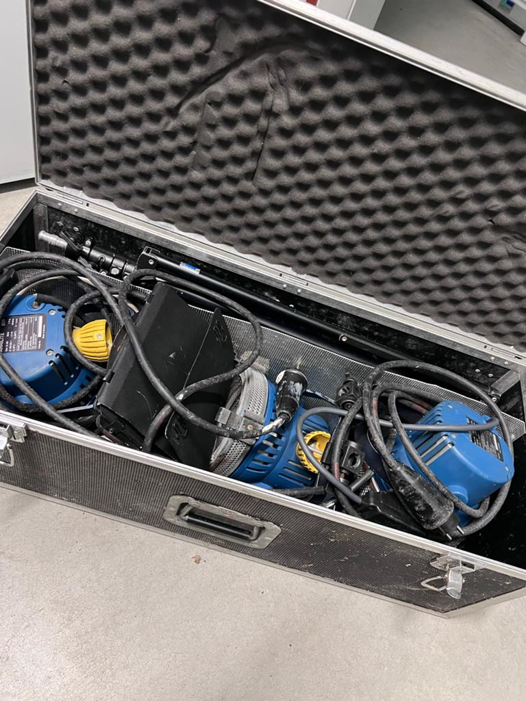 3x Arrilite 800 lampen in flightcase + statieven, Ophalen of Verzenden, 1960 tot 1980, Projector