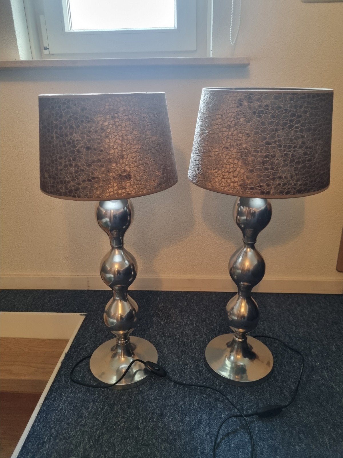 Set van 2 moderne tafellampen met croco-print kap, Ophalen, Met kap, Metaal, Grijs