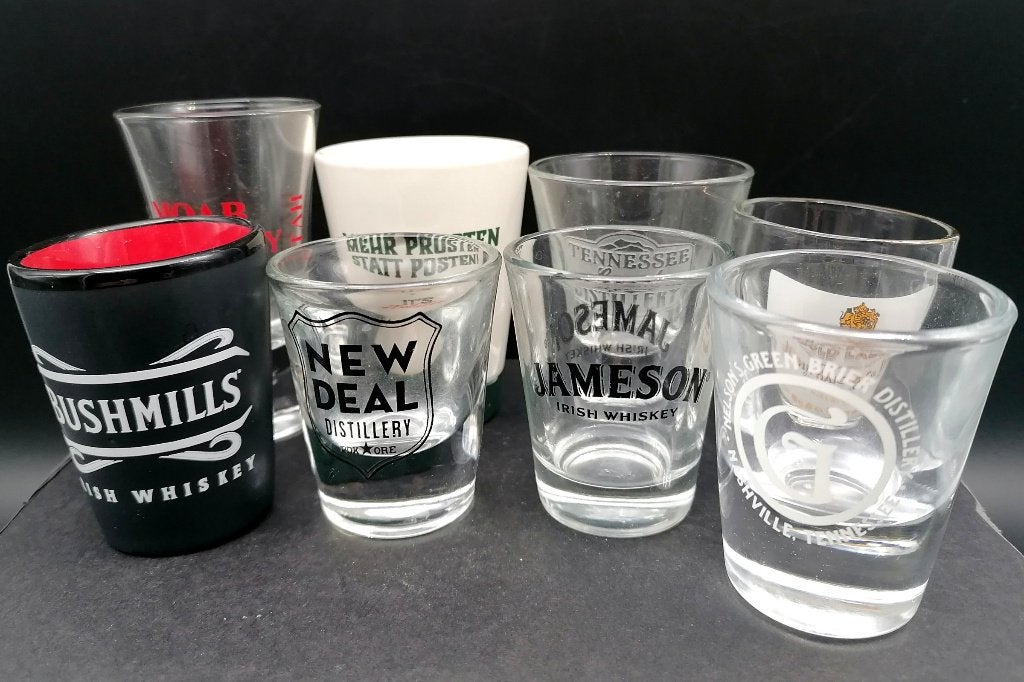 8 Whisky/Whiskey shot glaasjes, Ophalen of Verzenden, Zo goed als nieuw, Borrel- of Shotglas