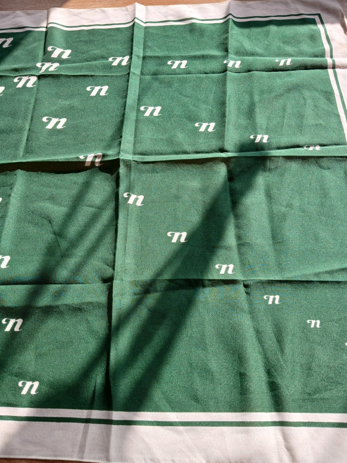 Groene sjaal met letter N van20x67cm., Ophalen of Verzenden, Nieuw, Maat 46/48 (XL) of groter, Sjaal