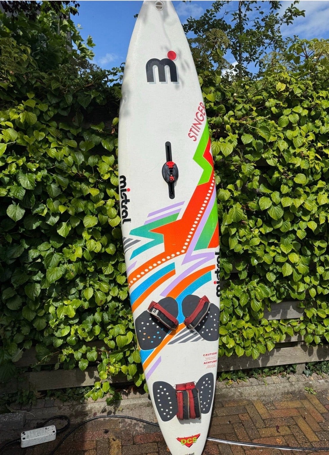 Mistral Stinger Windsurfplank - 265 cm, 80 kg draagvermogen, Ophalen, Met voetbanden, Gebruikt, Plank