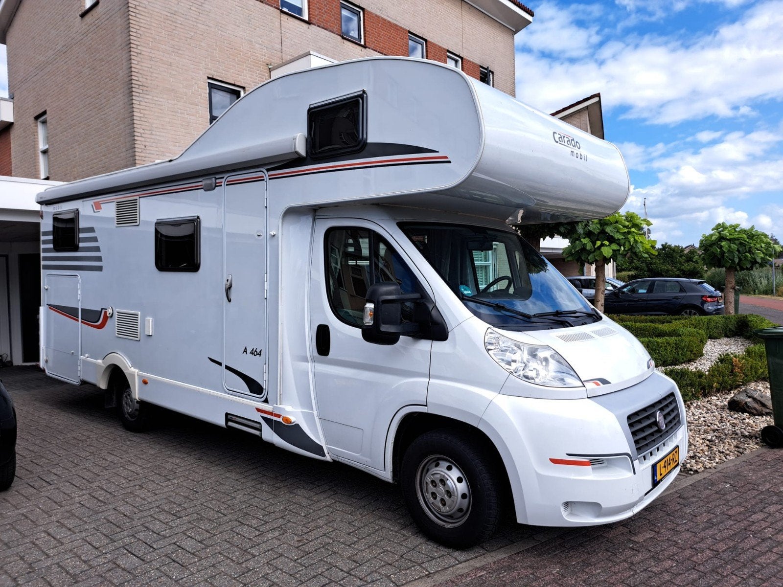 Capron Carado # Alkoof Hefbed # Lentebed # 2x Airco # 2012, Caravans en Kamperen, Alkoof, Ringverwarming, Fiat, Koelkast