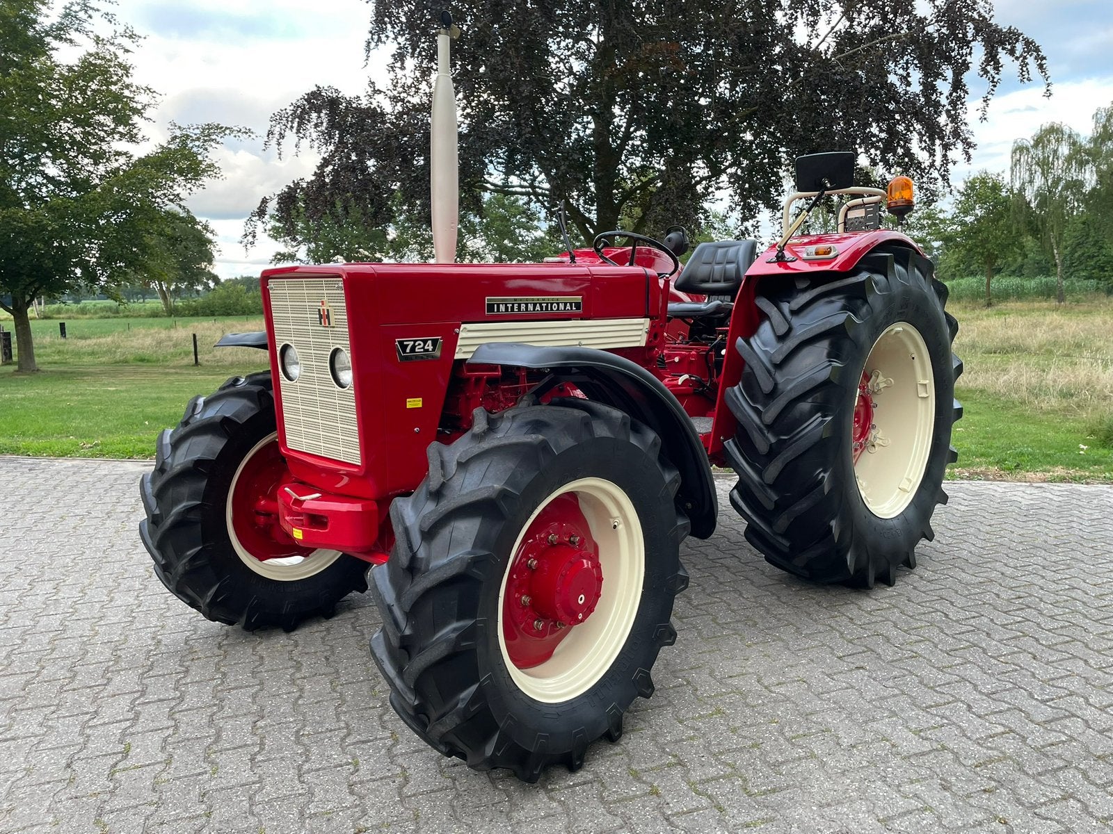 IHC International 724 4WD Oldtimer Tractor MUSEUM EXEMPLAAR!, Zakelijke goederen, Agrarisch | Tractoren, Ophalen, Gebruikt, Tot 2500