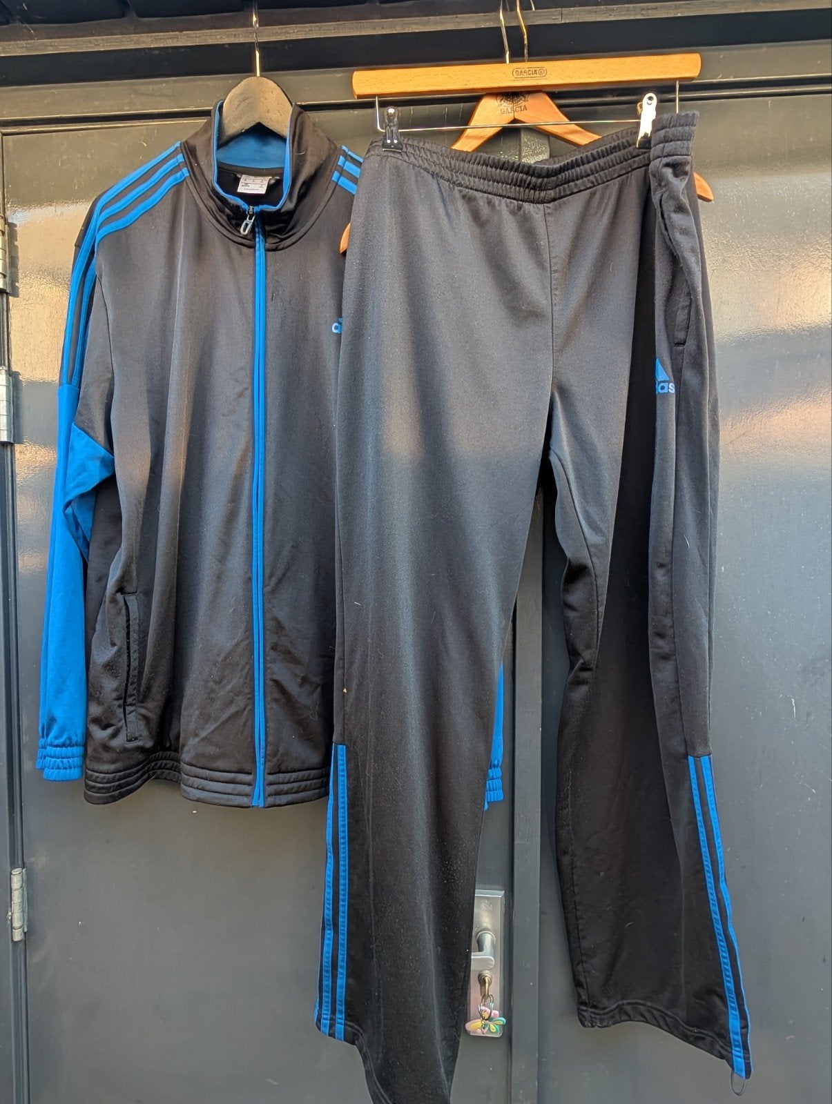 Adidas Trainingspak Zwart Blauw 2XL - Broek & Jas, Kleding | Heren, Sportkleding, Zwart, Overige maten, Ophalen of Verzenden, Adidas