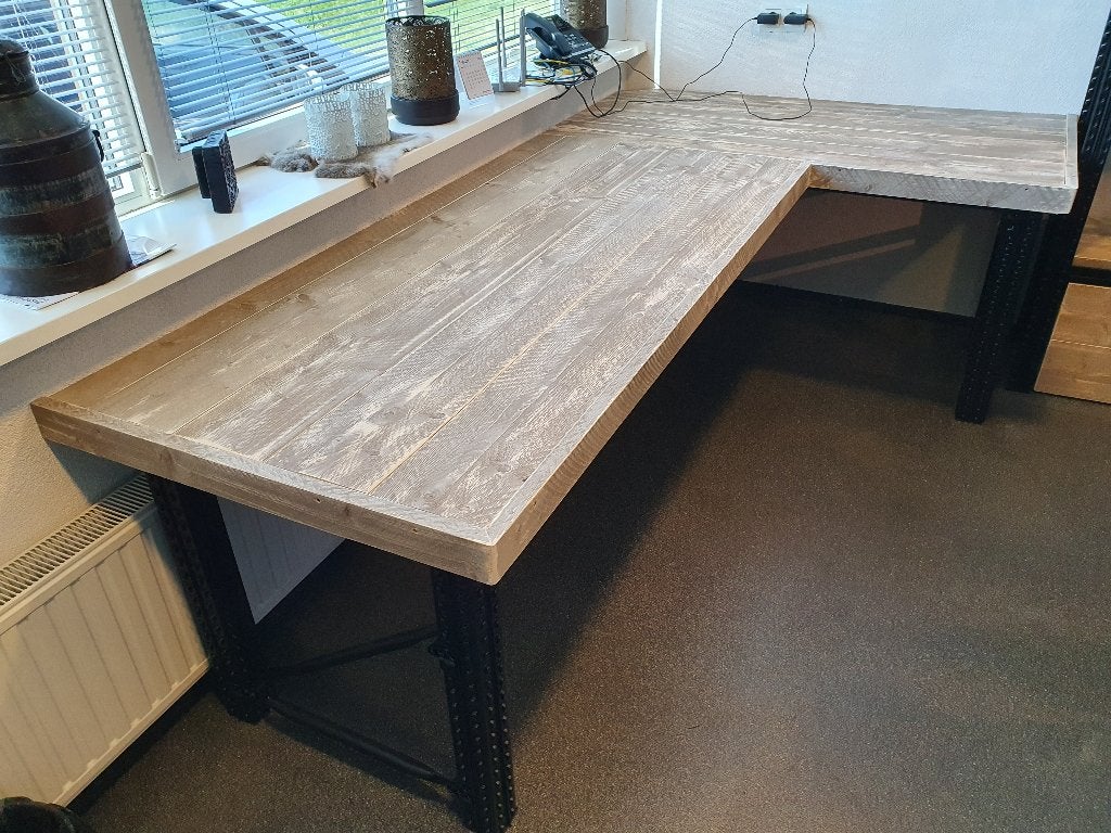 Uniek bureau van steigerhout met industrieel onderstel staal, Industrieel, Ophalen, Nieuw, Hout
