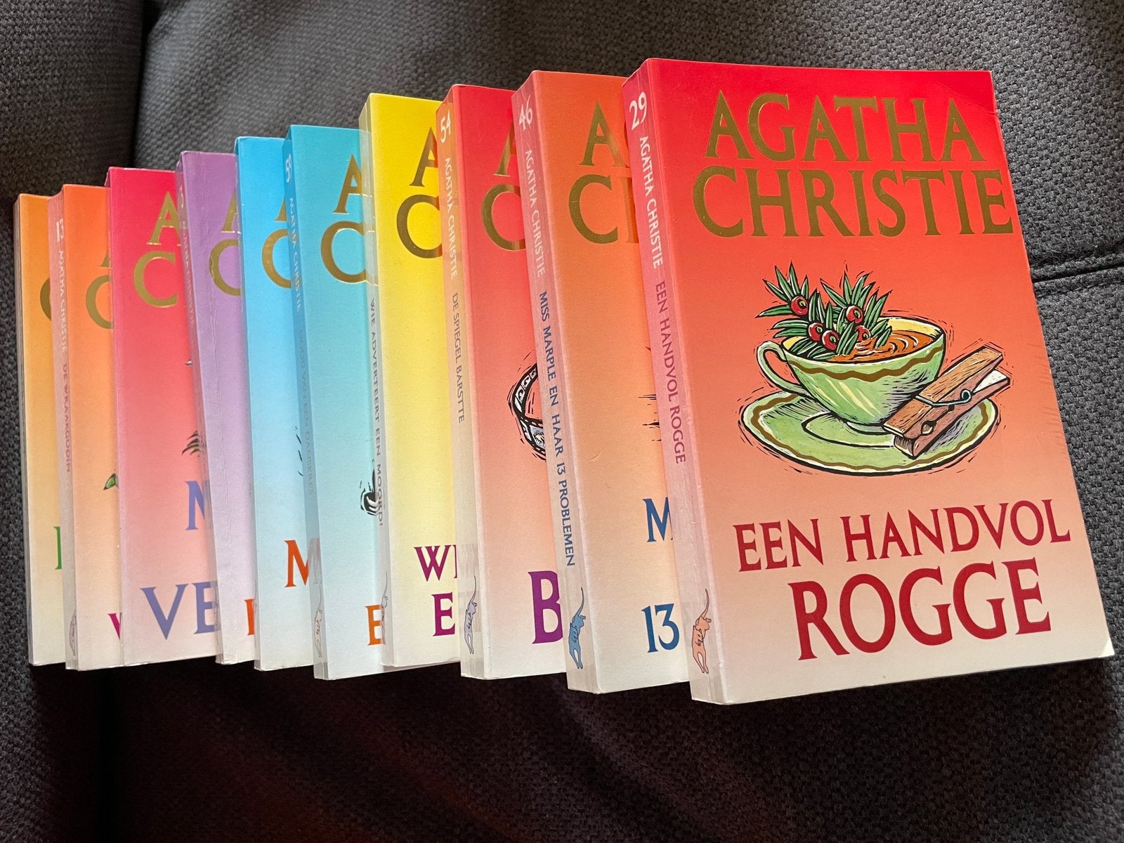 Agatha Christie - Een handvol rogge + 9 andere Miss Marple’s, Ophalen of Verzenden, Zo goed als nieuw, Agatha Christie