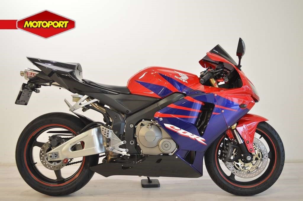 Honda CBR 600 RR (bj 2005), Wijngaardveld 1
9300  AALST, BE, Bedrijf, Super Sport, Mc.benelux@honda-eu.com