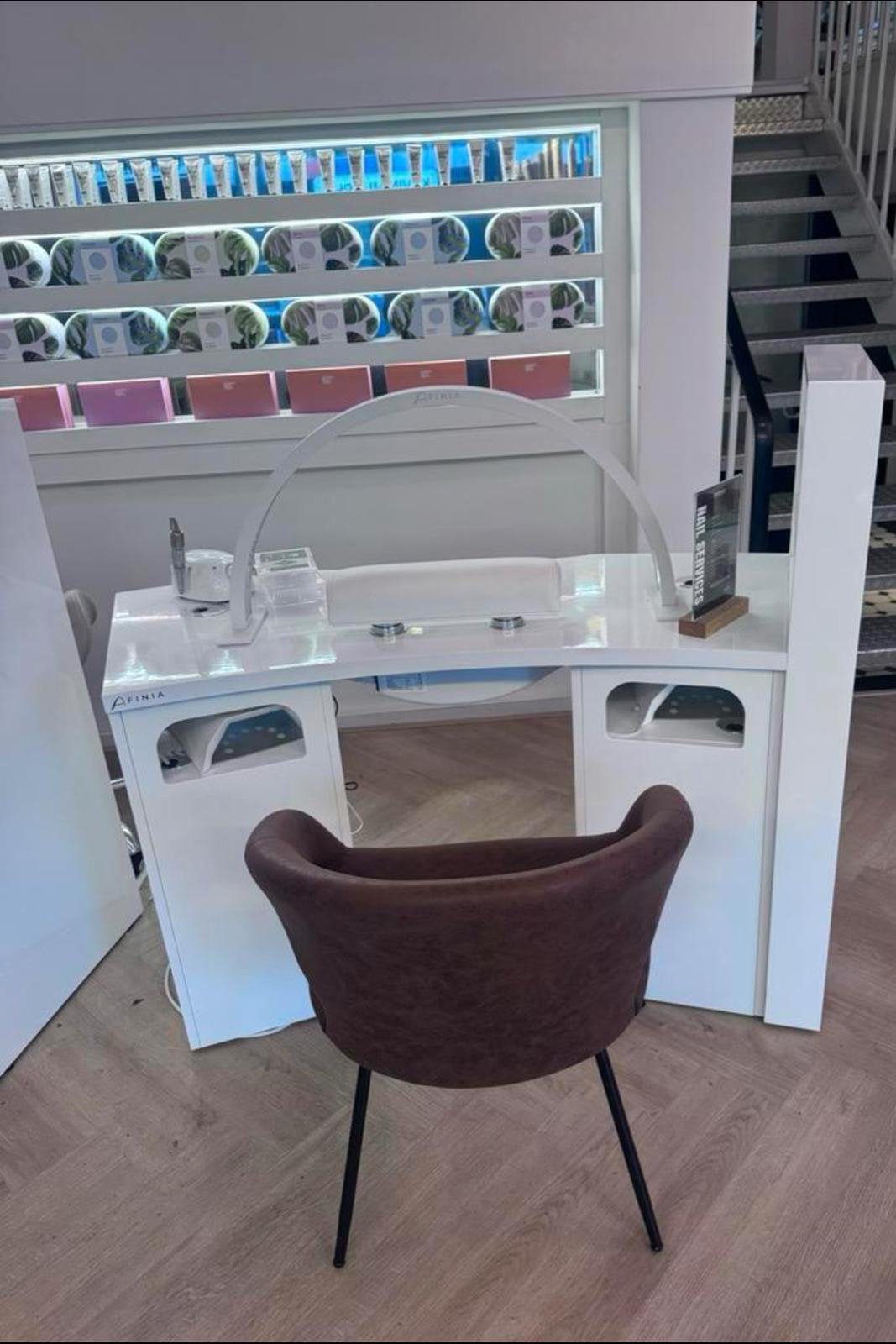 AFINIA Professionele Nageltafel met geïntegreerde afzuiging, Ophalen, Zo goed als nieuw, Overige typen